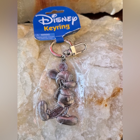 Disney Mickey Pewter 2D Keychain - Picture 2 of 7